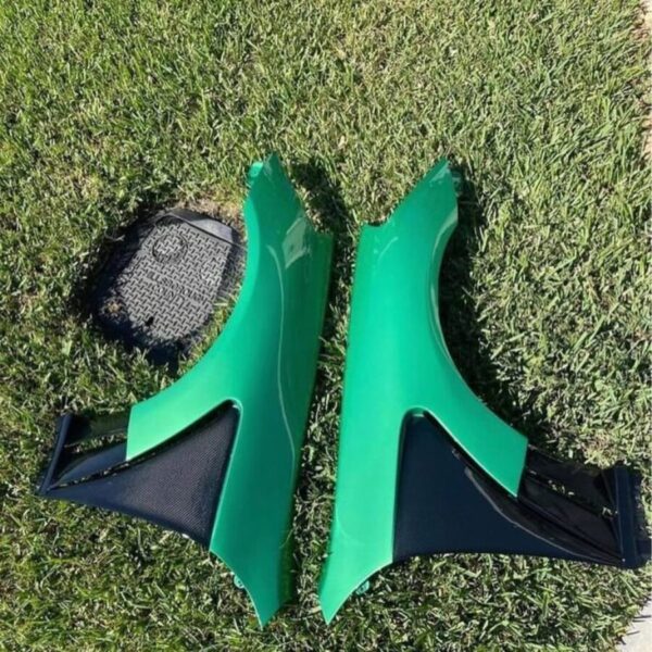 G35 Sedan carbon fiber vented fenders
