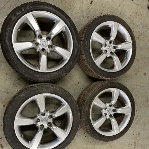 18’inch wheels off the 2007 Blue car