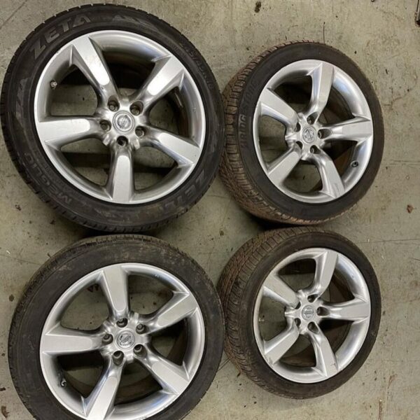 18’inch wheels off the 2007 Blue car